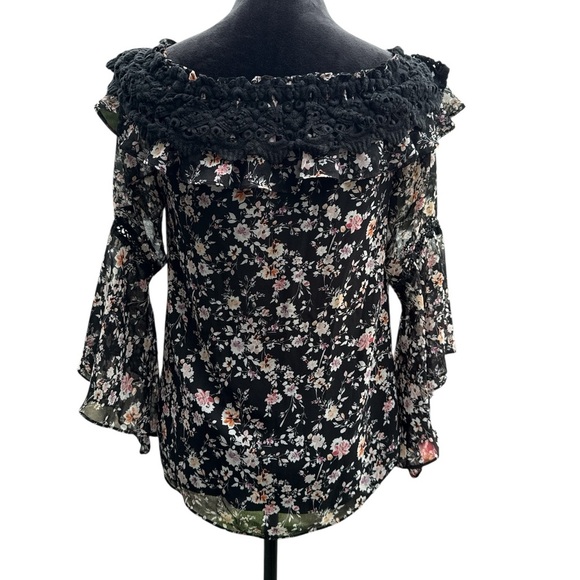 White House Black Market Off Shoulder Black Floral Crochet Lace Blouse XS - Picture 4 of 10